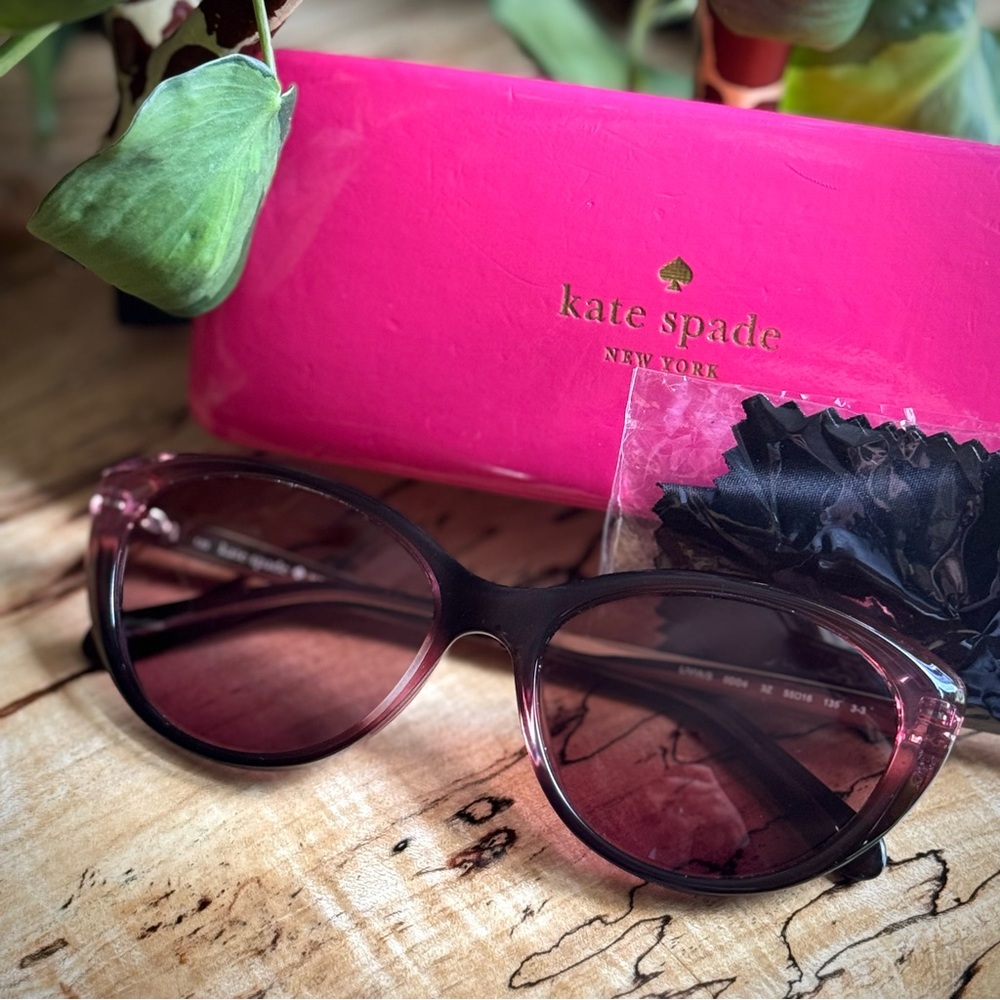 ♠️Kate Spade ♠️ Livia ODD4 Sunglasses - Hard Case & Cleaning Cloth